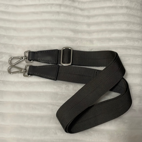 MZ WALLACE EUC Gray (the new neutral) Hobo Bag GREAT size. W/pouch & extra strap - Picture 9 of 9